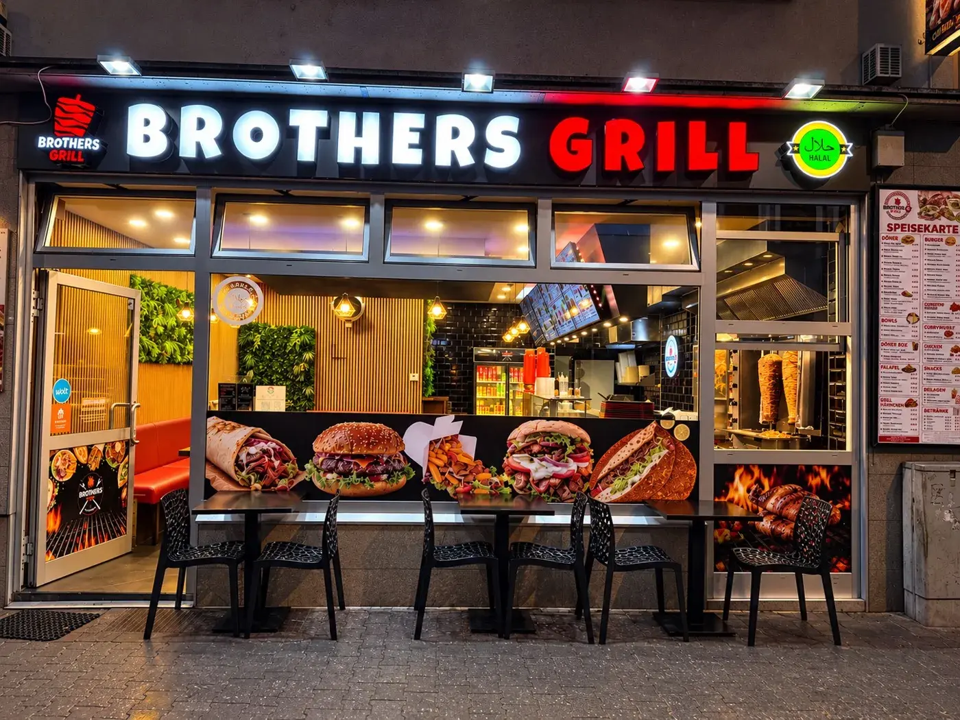 Brothers Grill bei Nacht — Fassade in der Leverkuser Straße